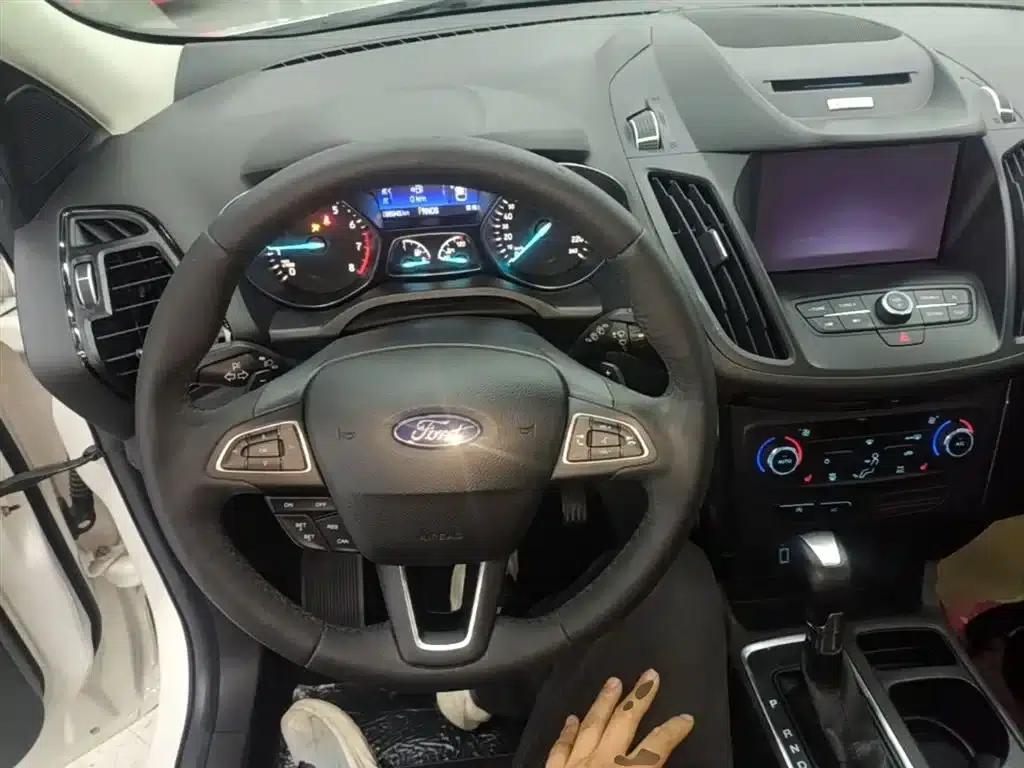 2017 Ford Kuga EcoBoost 180 2WD Luxury Edition — миниатюра 10