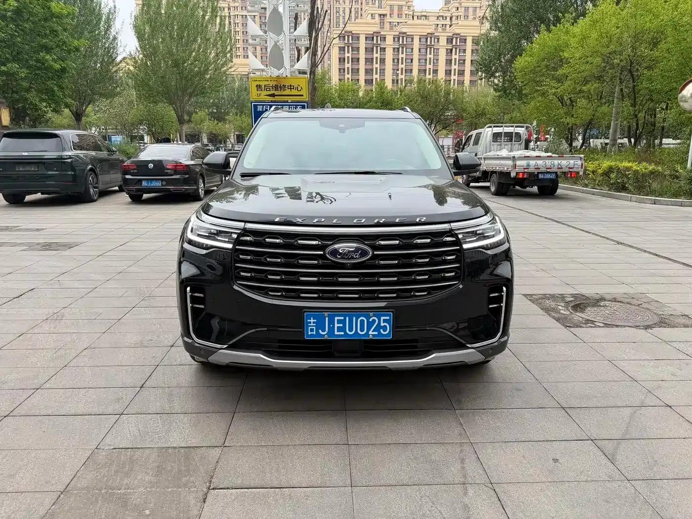 2023 Ford Explorer EcoBoost 285 AWD Titanium Edition 7-Seater — миниатюра 1