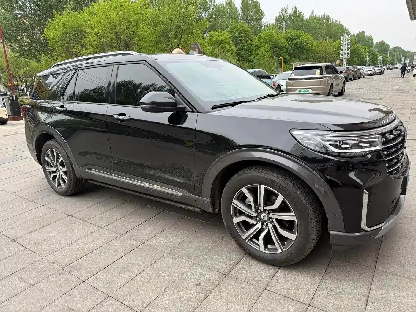 2023 Ford Explorer EcoBoost 285 AWD Titanium Edition 7-Seater — миниатюра 4