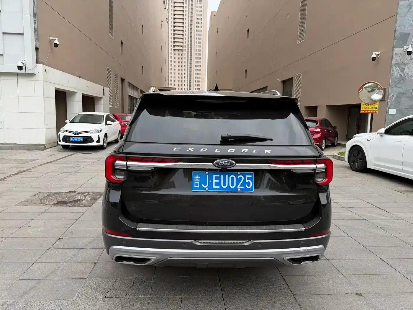 2023 Ford Explorer EcoBoost 285 AWD Titanium Edition 7-Seater — миниатюра 10