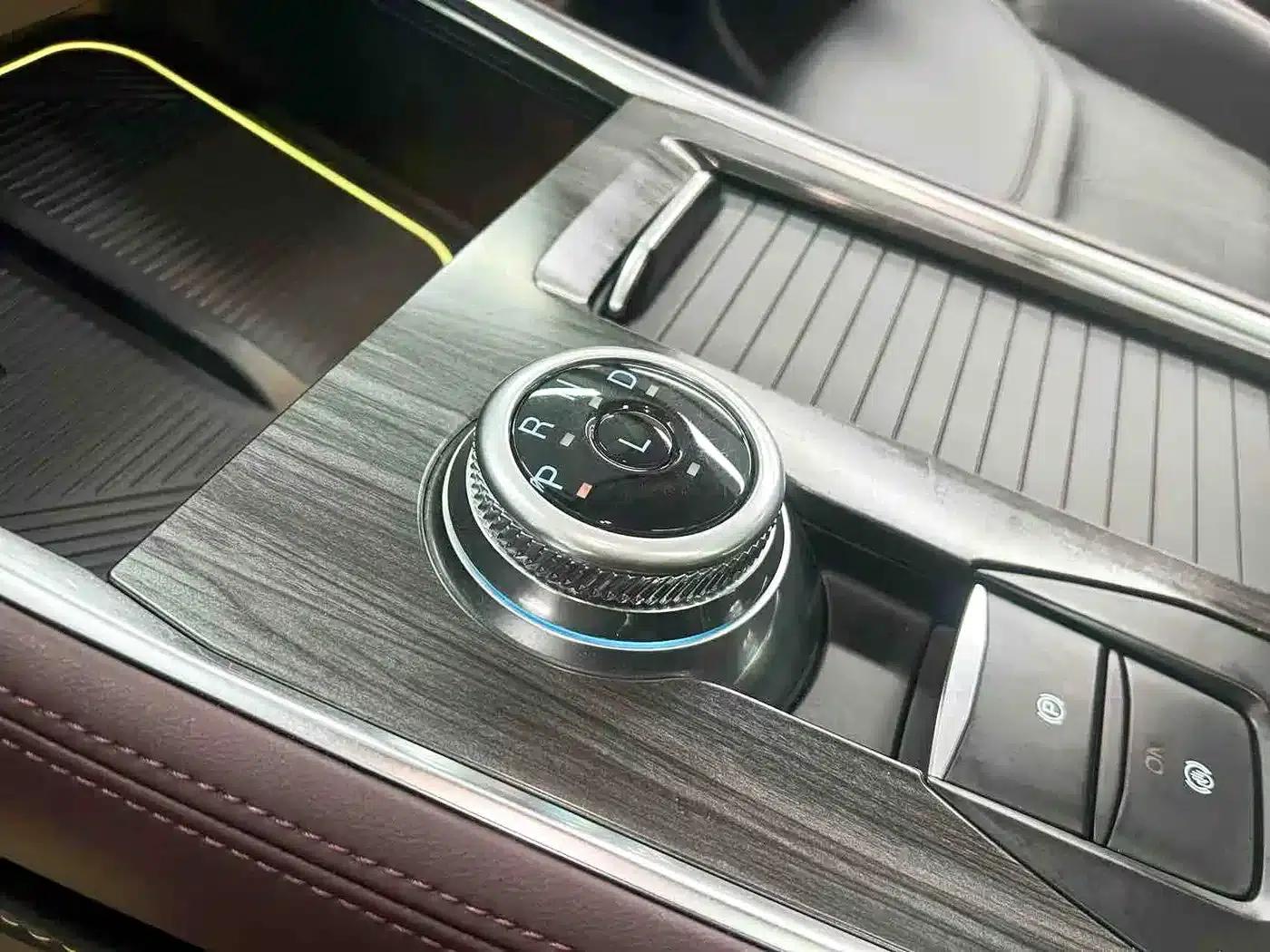 2023 Ford Explorer EcoBoost 285 AWD Titanium Edition 7-Seater — миниатюра 11