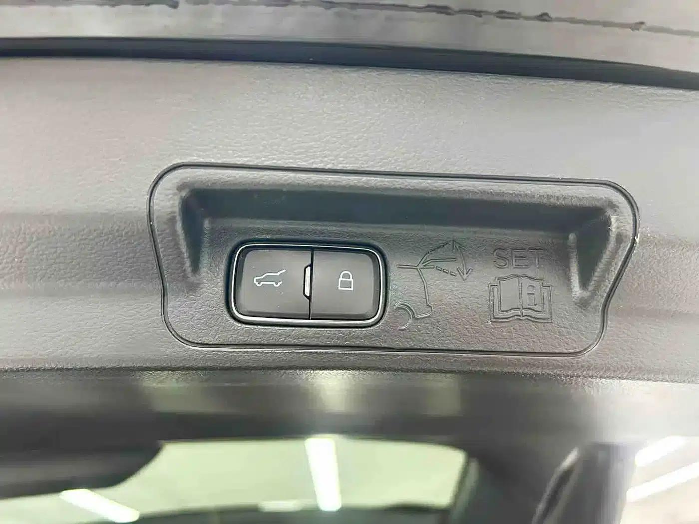 2023 Ford Explorer EcoBoost 285 AWD Titanium Edition 7-Seater — миниатюра 21