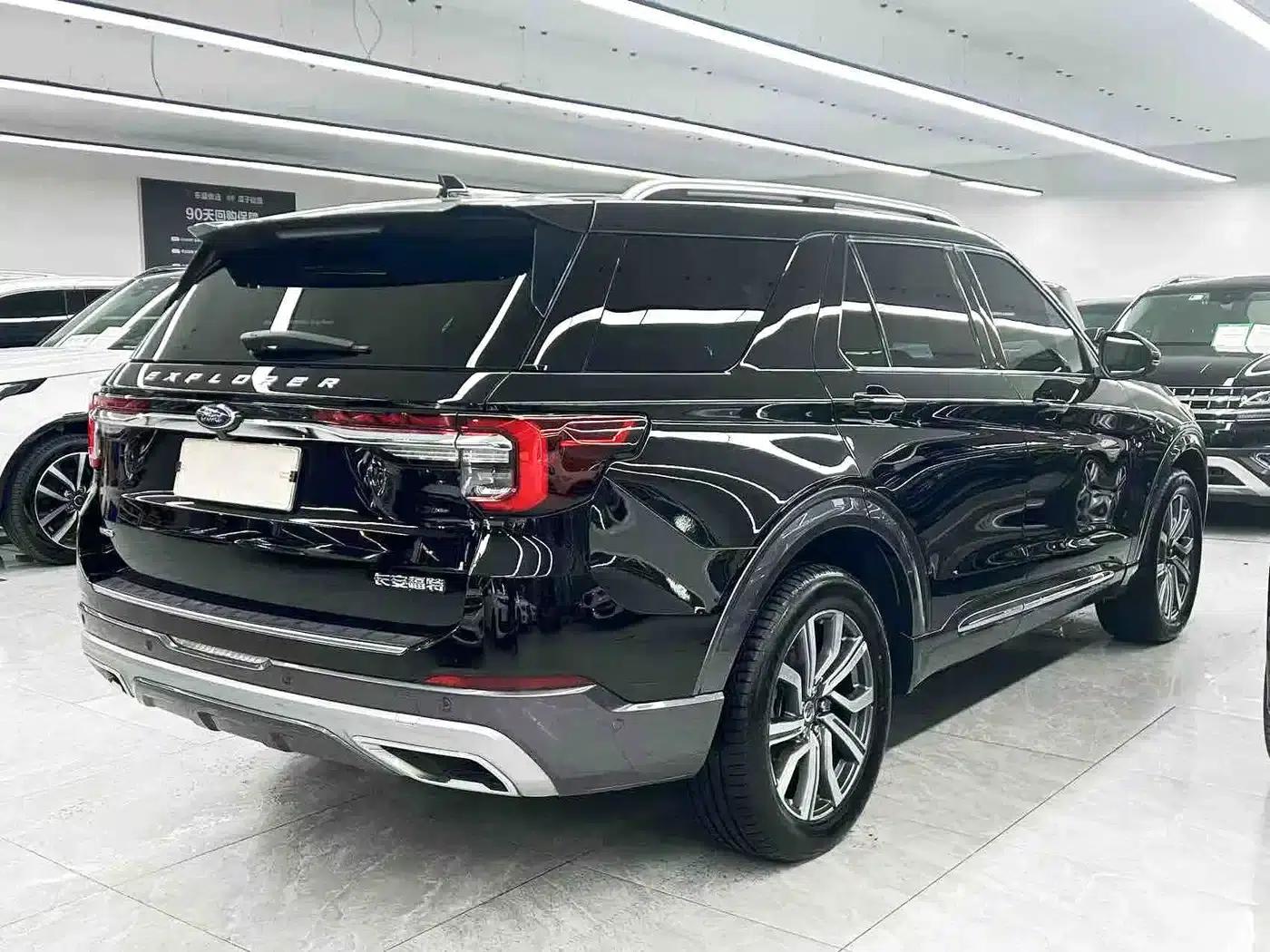 2023 Ford Explorer EcoBoost 285 AWD Titanium Edition 7-Seater — миниатюра 4
