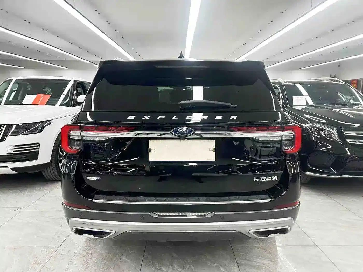 2023 Ford Explorer EcoBoost 285 AWD Titanium Edition 7-Seater — миниатюра 5