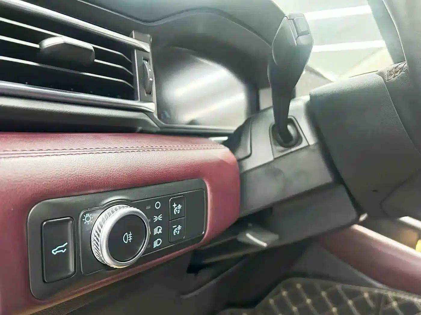 2023 Ford Explorer EcoBoost 285 AWD Titanium Edition 7-Seater — миниатюра 10