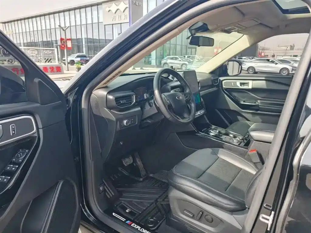 2020 Ford Explorer EcoBoost 285 4WD Fashion Edition 7-seater — миниатюра 4
