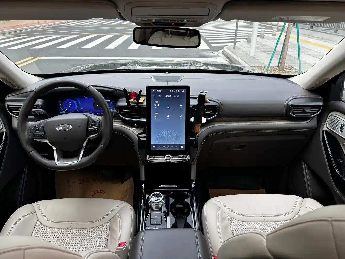 2020 Ford Explorer EcoBoost 285 AWD Platinum Edition 7-seater — миниатюра 11