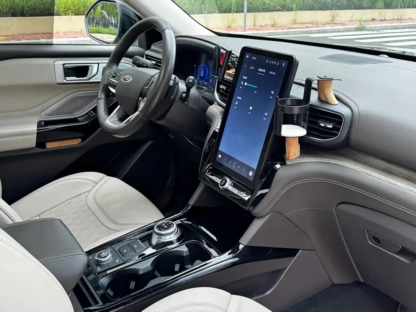 2020 Ford Explorer EcoBoost 285 AWD Platinum Edition 7-seater — миниатюра 16