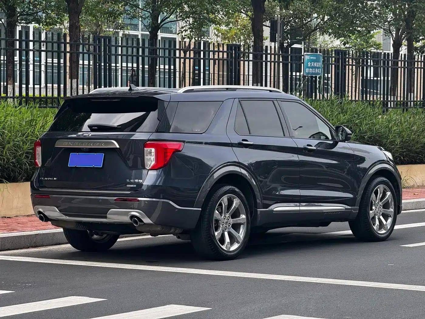 2020 Ford Explorer EcoBoost 285 AWD Platinum Edition 7-seater — миниатюра 25