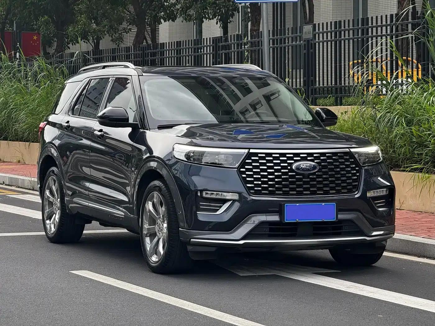 2020 Ford Explorer EcoBoost 285 AWD Platinum Edition 7-seater — миниатюра 4
