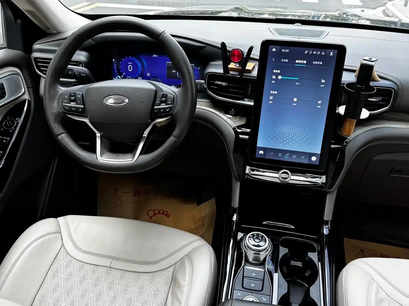 2020 Ford Explorer EcoBoost 285 AWD Platinum Edition 7-seater — миниатюра 10