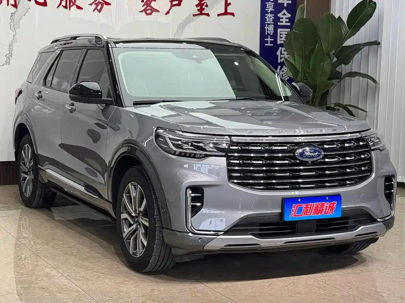 2023 Ford Explorer EcoBoost 285 AWD Titanium Edition (6-seater) — миниатюра 3