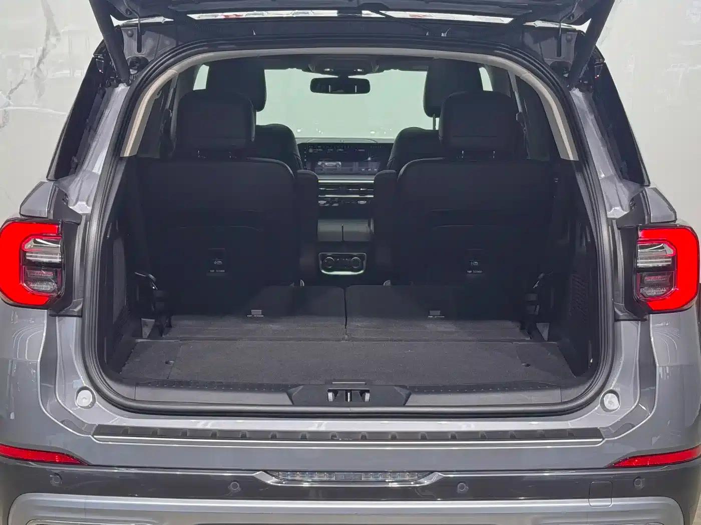 2023 Ford Explorer EcoBoost 285 AWD Titanium Edition (6-seater) — миниатюра 22