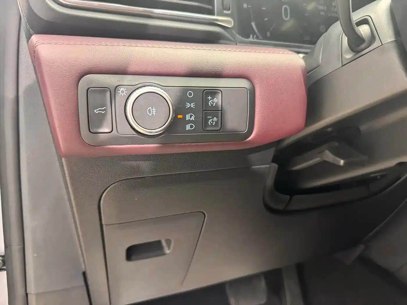 2023 Ford Explorer EcoBoost 285 AWD Titanium Edition (6-seater) — миниатюра 10
