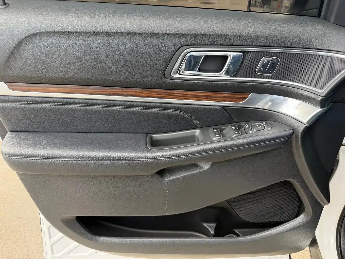2017 Explorer 2.3T Elite Edition (Imported) — миниатюра 9