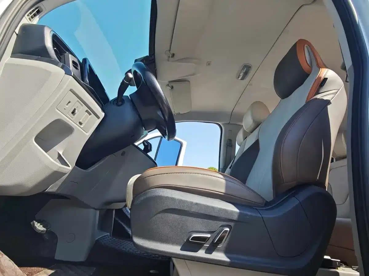 Ford Transit 2023 2.0T Diesel Automatic Commercial/Vehicle Short Wheelbase Low Roof 7/8/9 Seats — миниатюра 11
