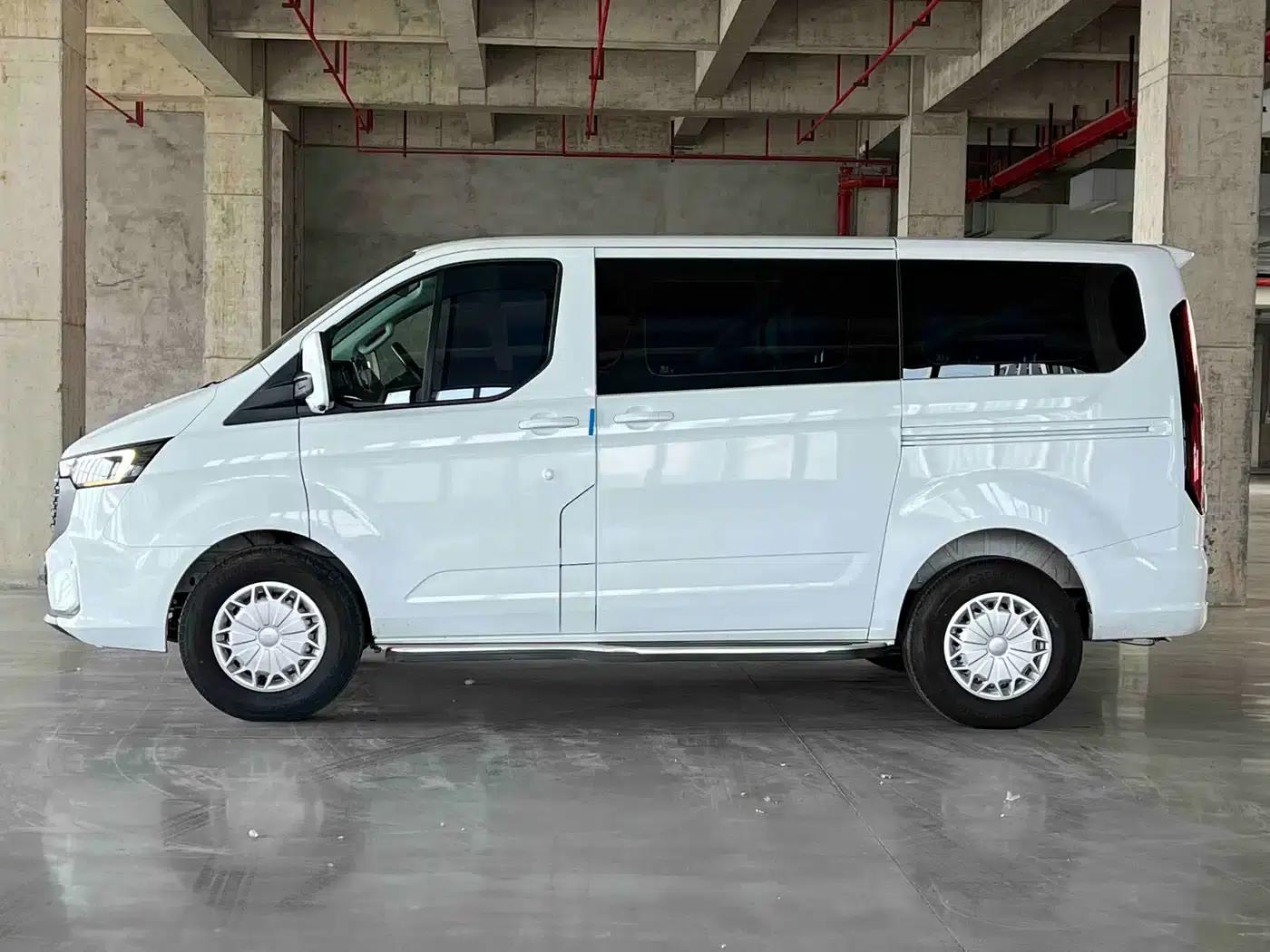 Ford Transit 2023 2.0T Diesel Automatic Commercial/Vehicle Short Wheelbase Low Roof 7/8/9 Seats — миниатюра 22