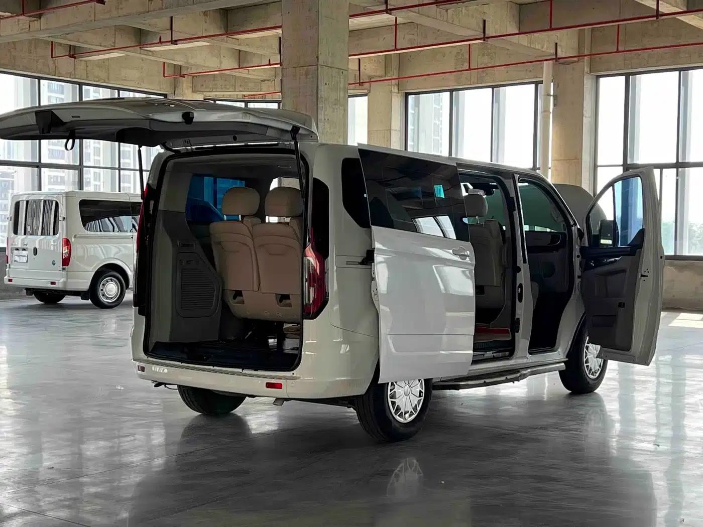 Ford Transit 2023 2.0T Diesel Automatic Commercial/Vehicle Short Wheelbase Low Roof 7/8/9 Seats — миниатюра 29
