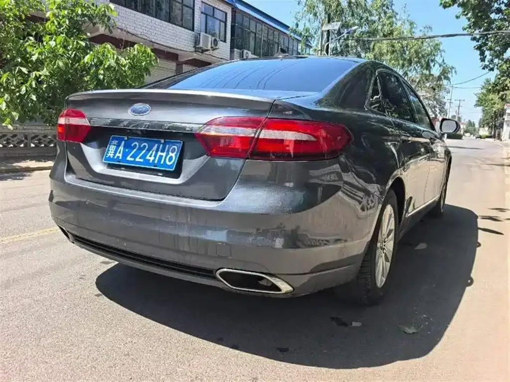 2016 Taurus EcoBoost 180 Luxury — миниатюра 8