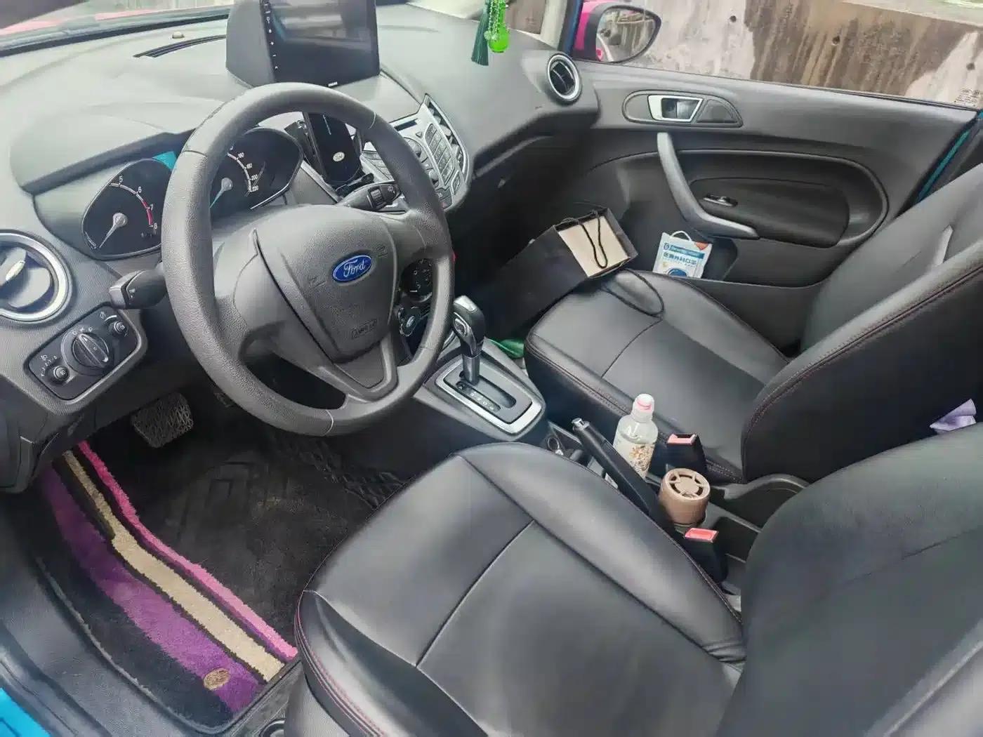 2013 Ford Fiesta Hatchback 1.5L Automatic Fashion Edition — миниатюра 3