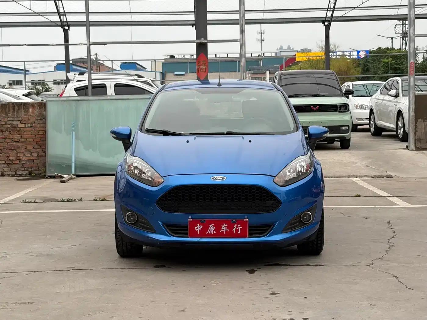 2013 Ford Fiesta Hatchback 1.5L Automatic Fashion Edition — миниатюра 2