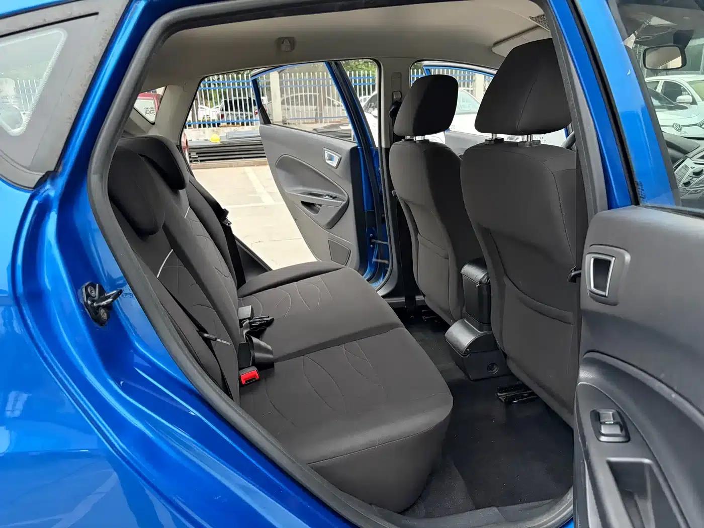 2013 Ford Fiesta Hatchback 1.5L Automatic Fashion Edition — миниатюра 13