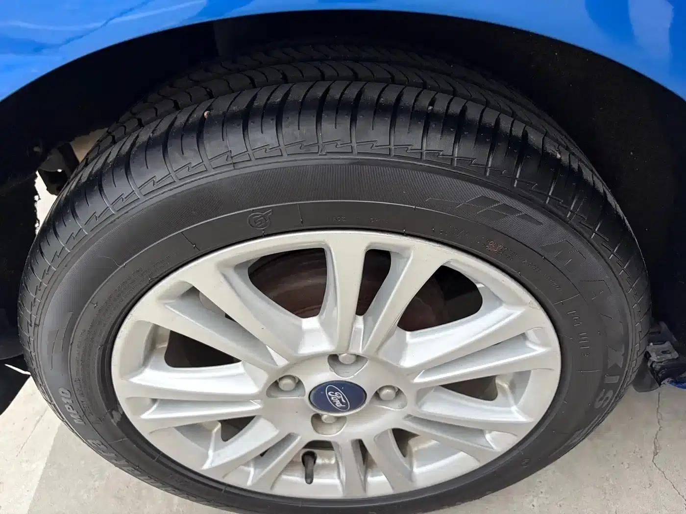 2013 Ford Fiesta Hatchback 1.5L Automatic Fashion Edition — миниатюра 15