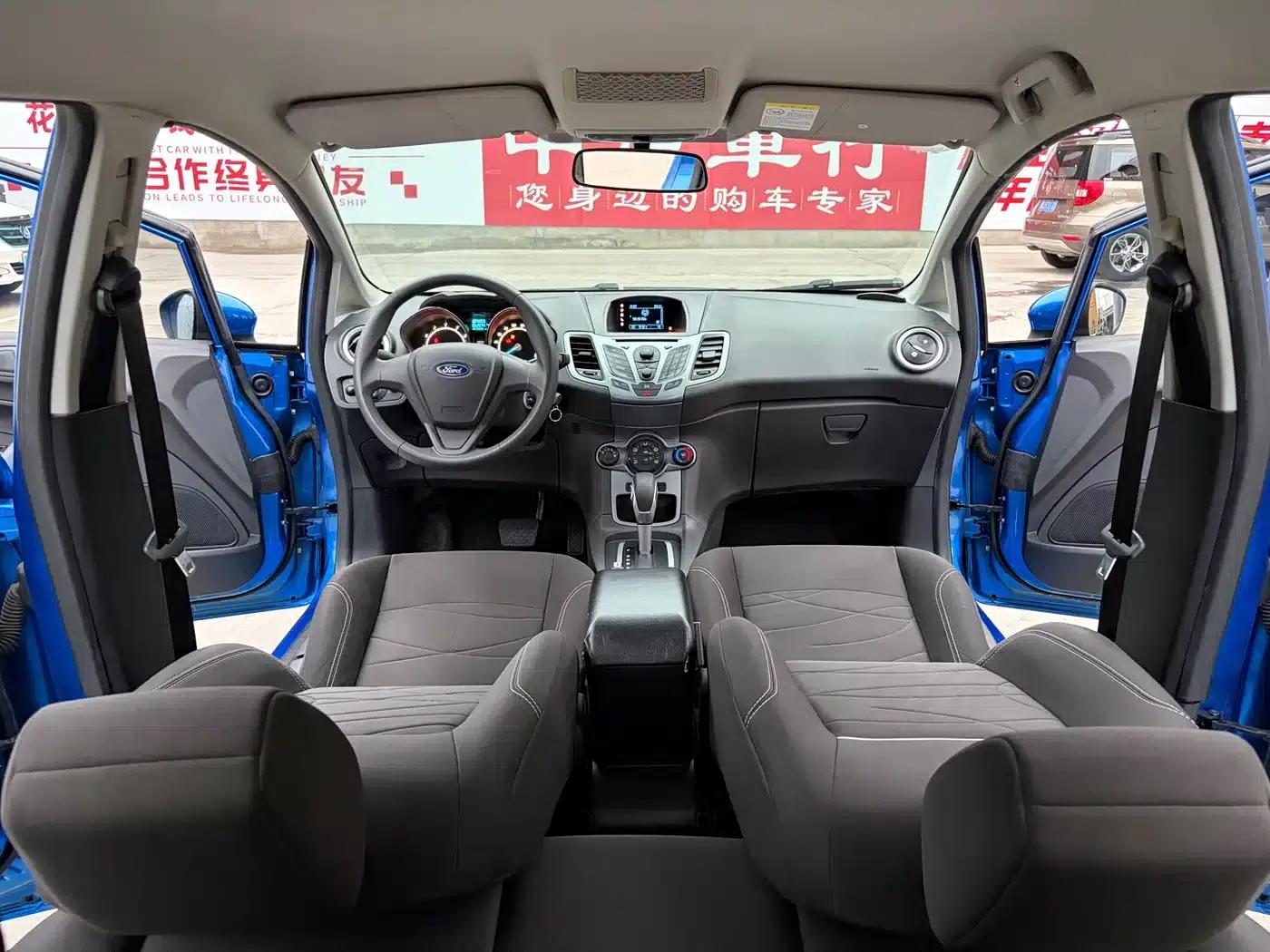2013 Ford Fiesta Hatchback 1.5L Automatic Fashion Edition — миниатюра 7