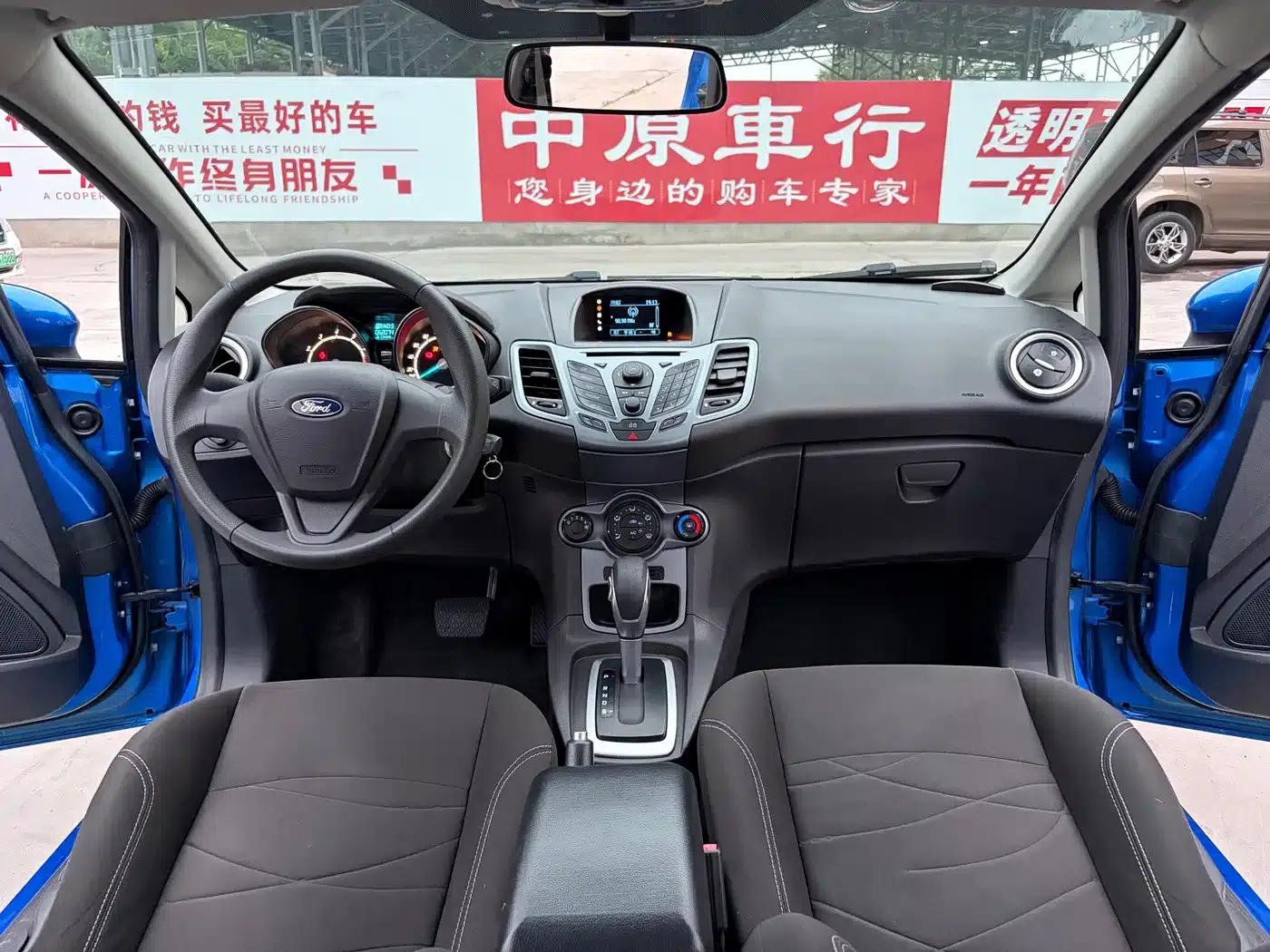 2013 Ford Fiesta Hatchback 1.5L Automatic Fashion Edition — миниатюра 8