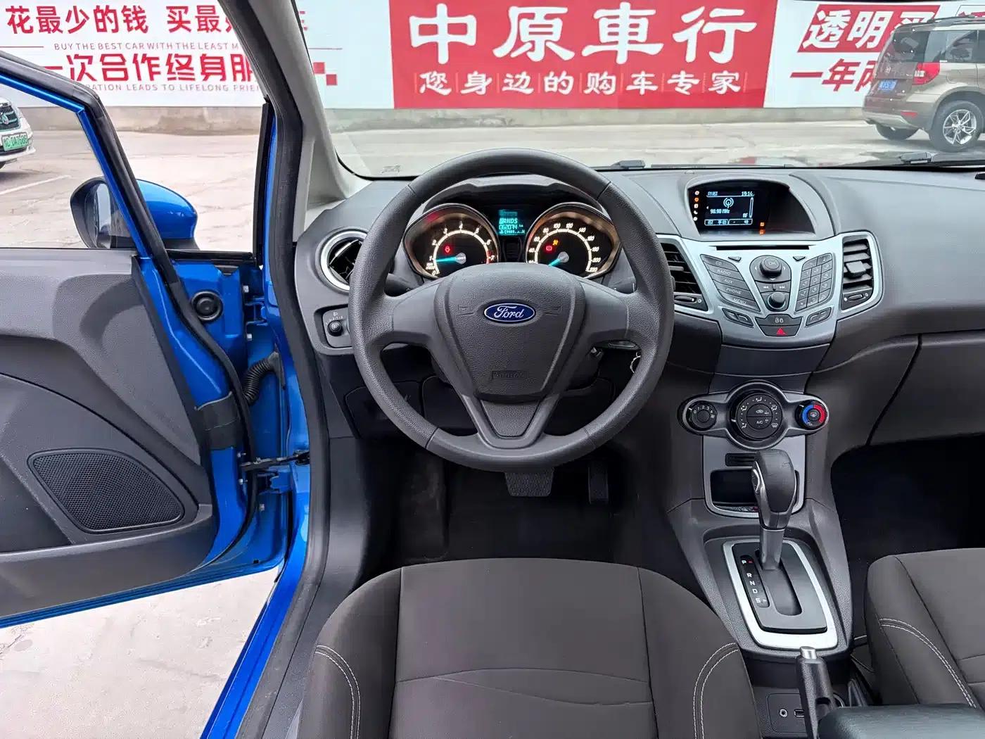 2013 Ford Fiesta Hatchback 1.5L Automatic Fashion Edition — миниатюра 9