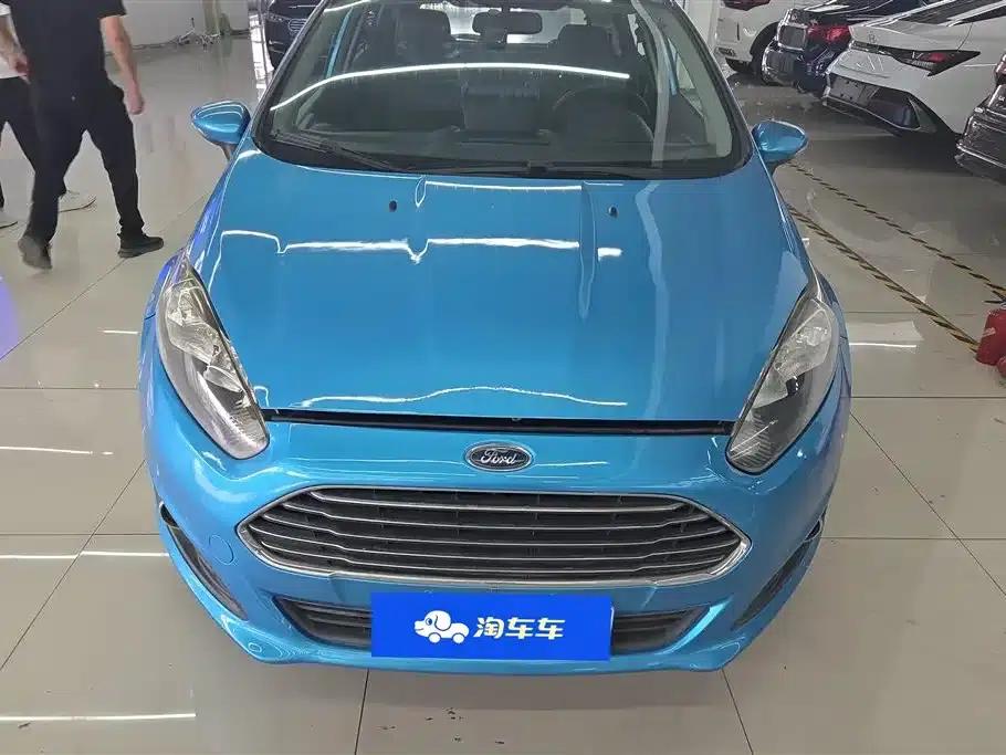 2013 Ford Fiesta Hatchback 1.5L Automatic Fashion Edition — миниатюра 2