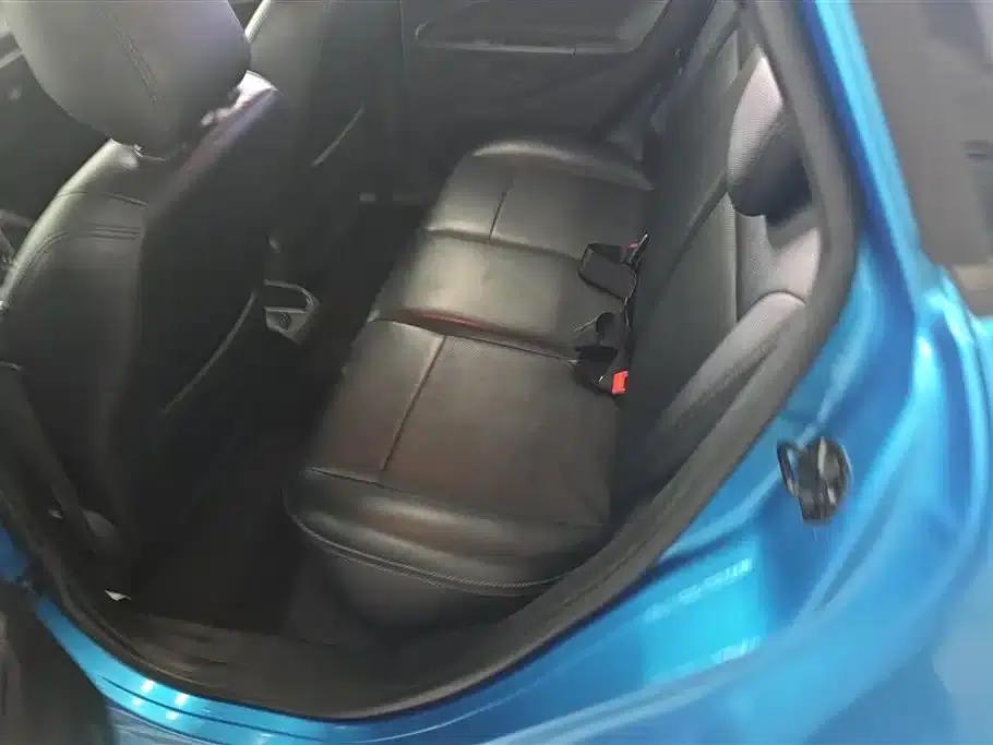 2013 Ford Fiesta Hatchback 1.5L Automatic Fashion Edition — миниатюра 11