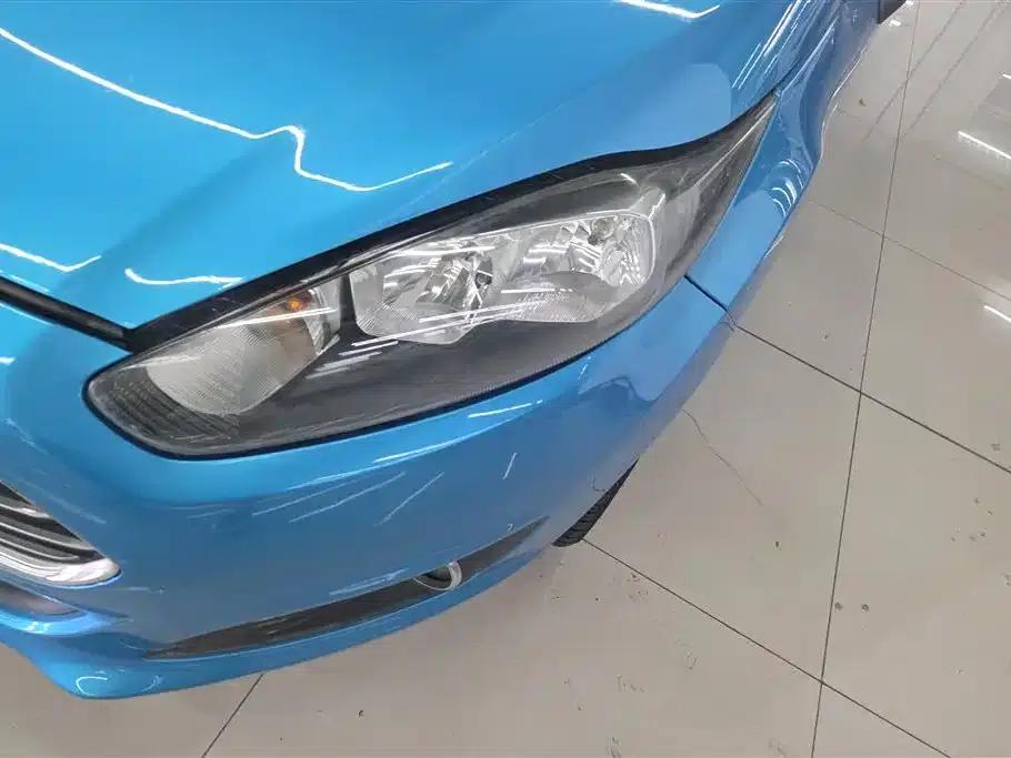 2013 Ford Fiesta Hatchback 1.5L Automatic Fashion Edition — миниатюра 5