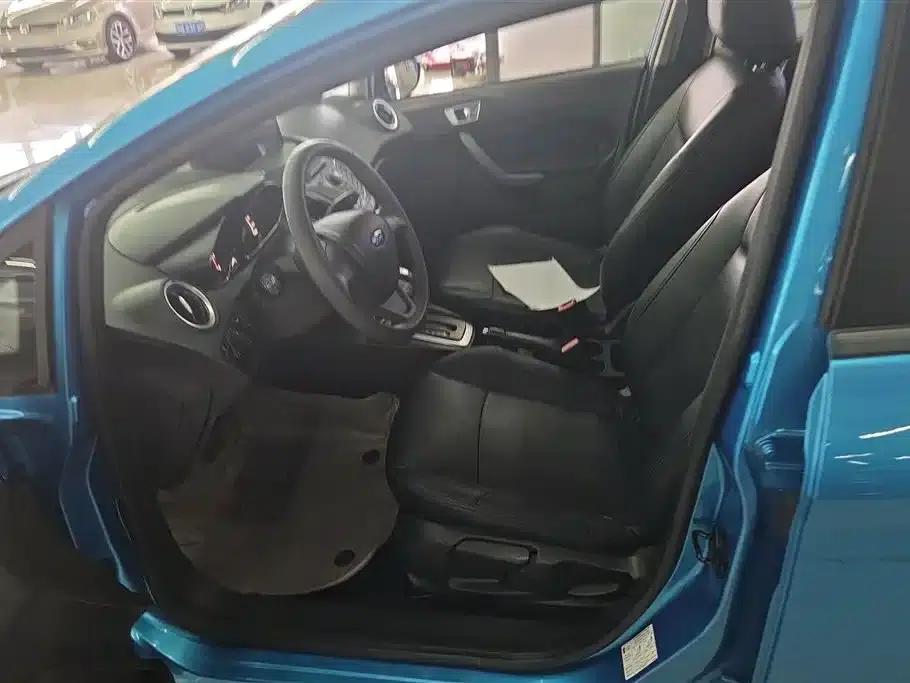 2013 Ford Fiesta Hatchback 1.5L Automatic Fashion Edition — миниатюра 9