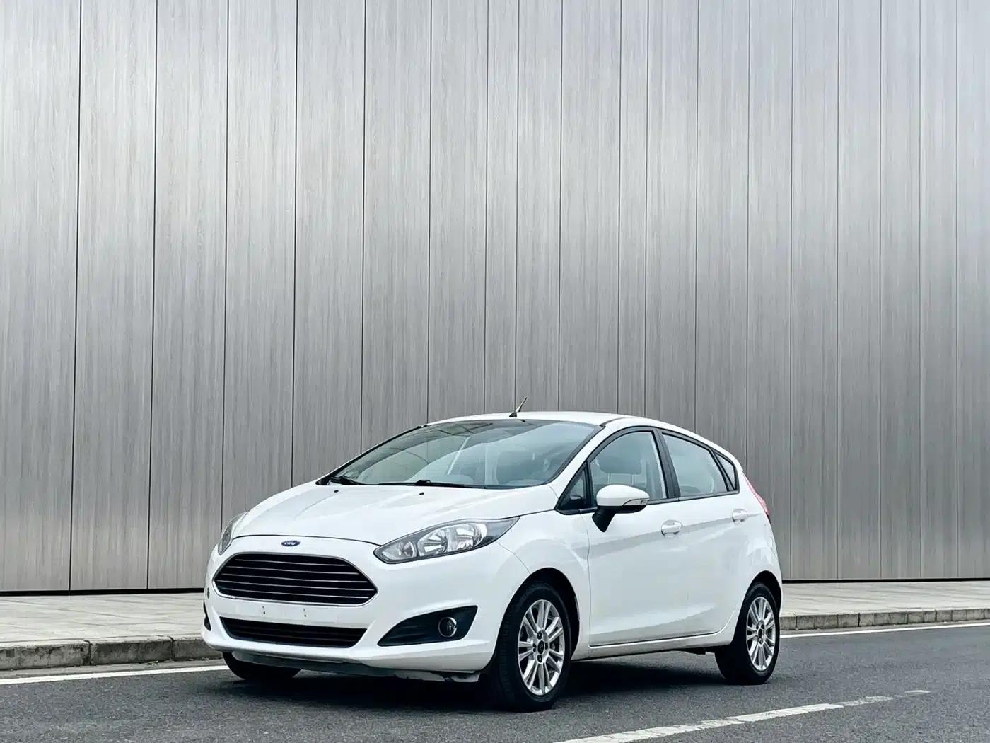 2013 Ford Fiesta Hatchback 1.5L Automatic Fashion Edition — миниатюра 1