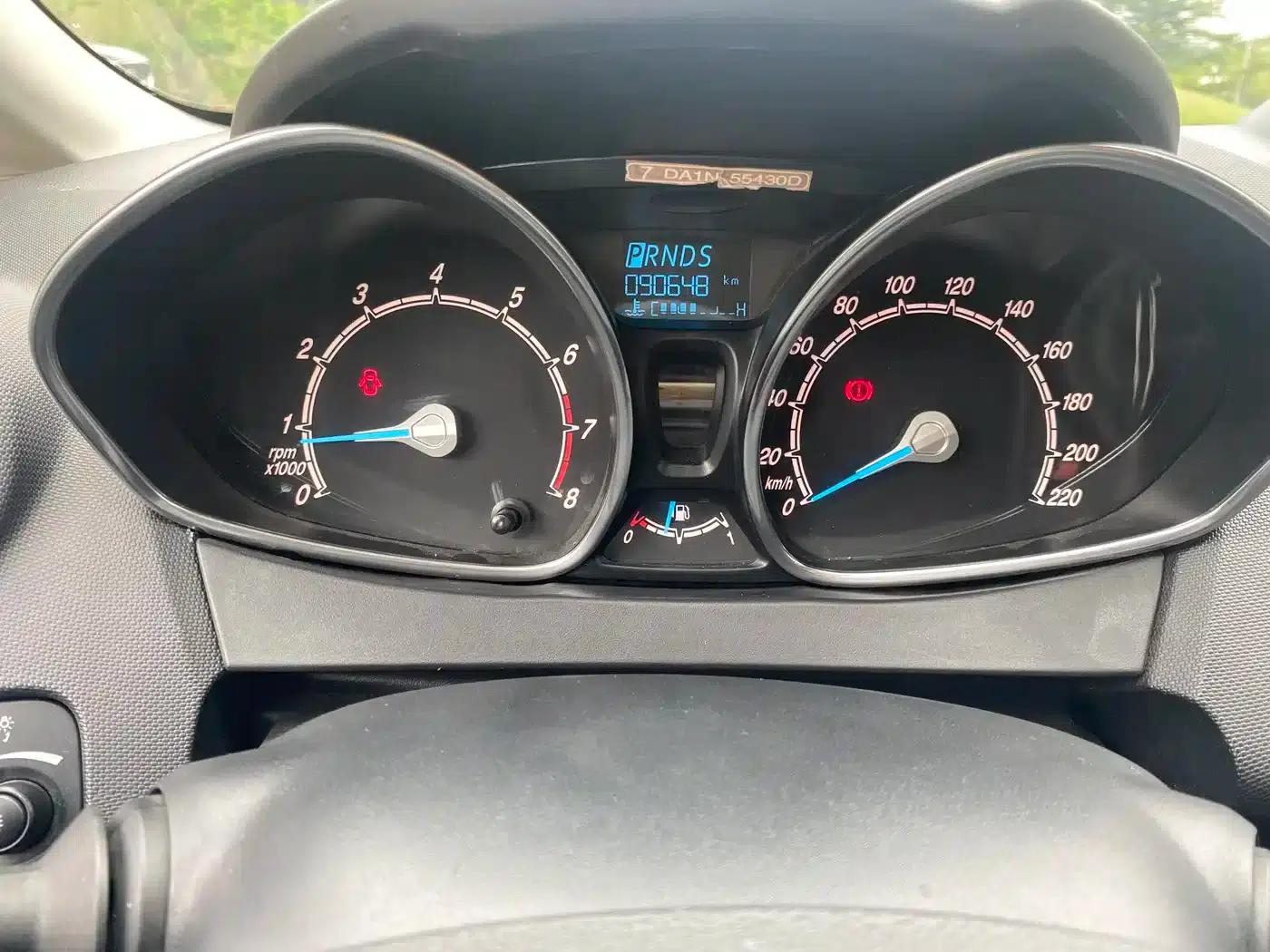 2013 Ford Fiesta Hatchback 1.5L Automatic Fashion Edition — миниатюра 17