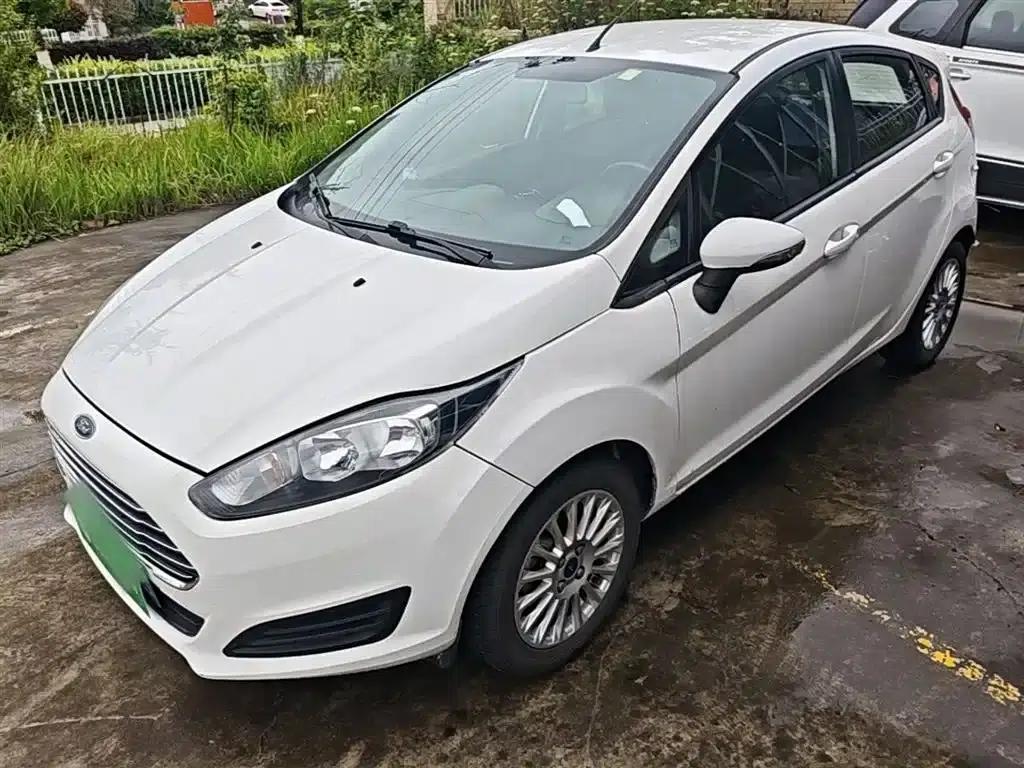 2013 Ford Fiesta Hatchback 1.5L Manual Fashion Edition — миниатюра 2