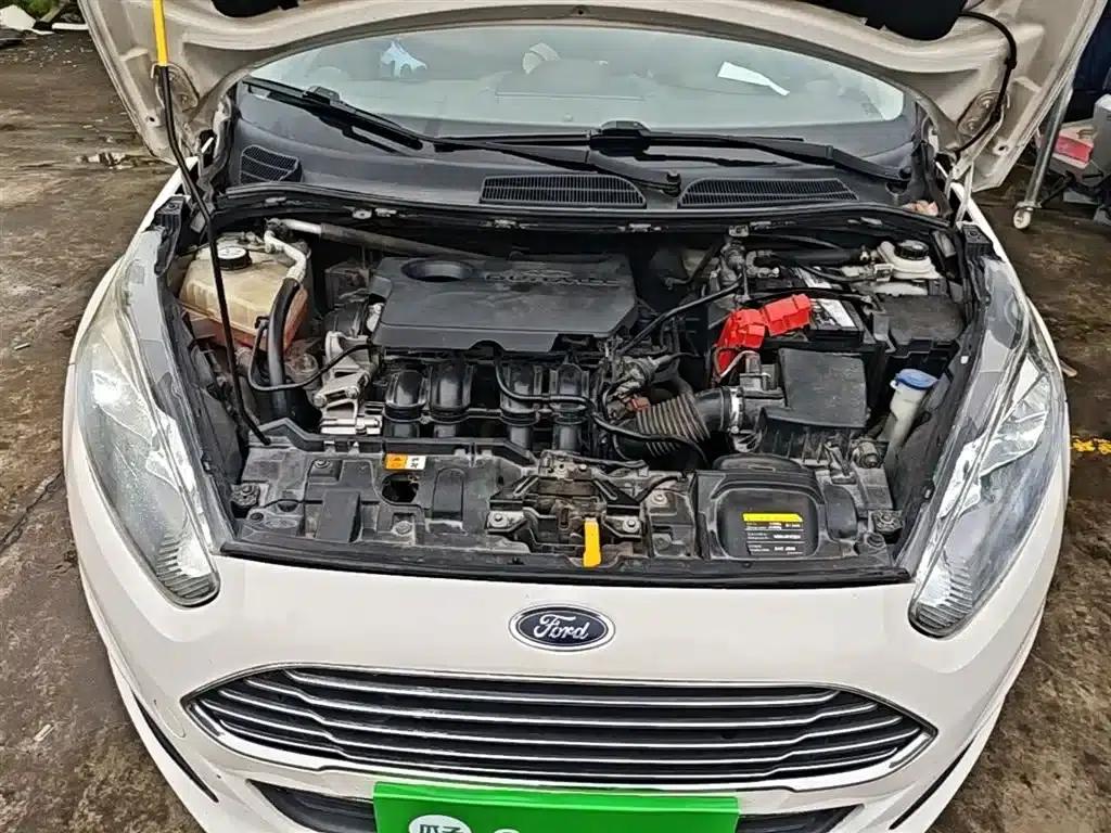 2013 Ford Fiesta Hatchback 1.5L Manual Fashion Edition — миниатюра 20