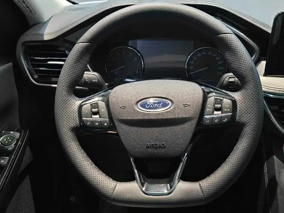 Escape 2020 EcoBoost 245 2WD Premium Edition — миниатюра 11