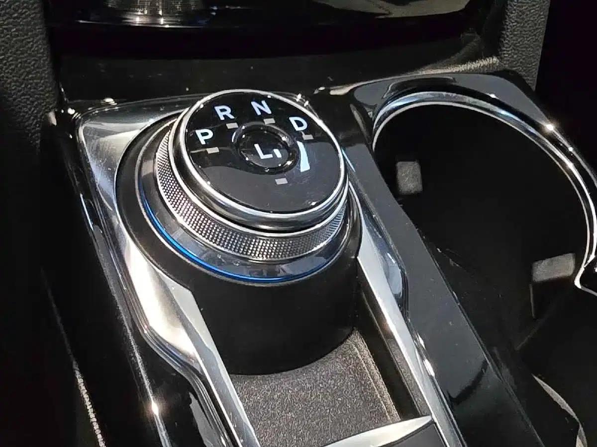 Escape 2020 EcoBoost 245 2WD Premium Edition — миниатюра 12