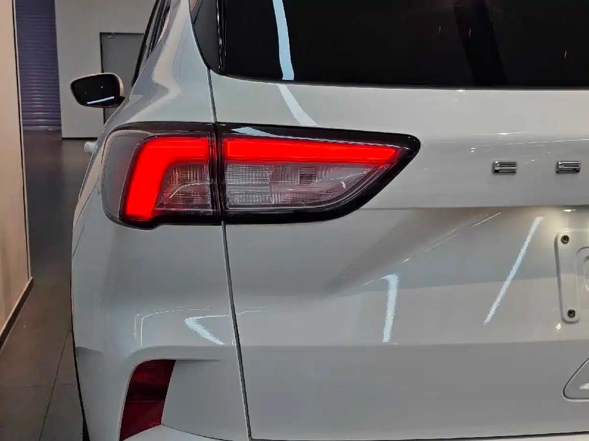 Escape 2020 EcoBoost 245 2WD Premium Edition — миниатюра 7
