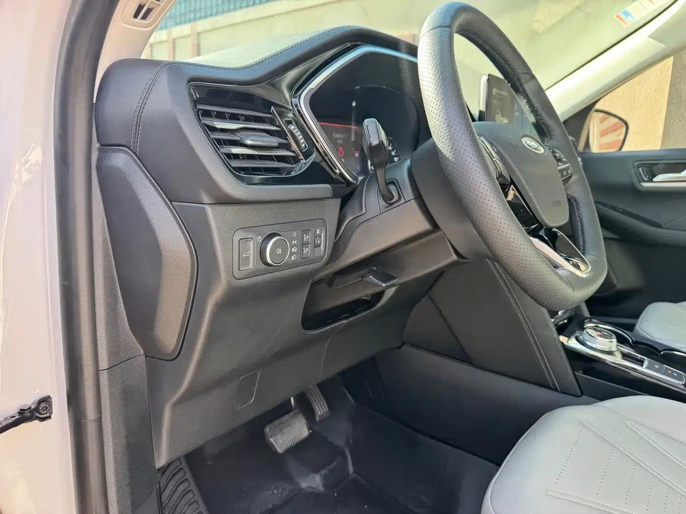 Escape 2024 EcoBoost 245 2WD Premium Edition — миниатюра 14