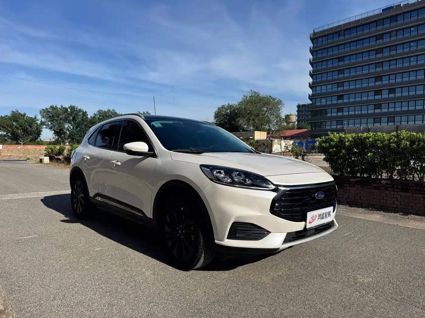 Escape 2024 EcoBoost 245 2WD Premium Edition — миниатюра 3