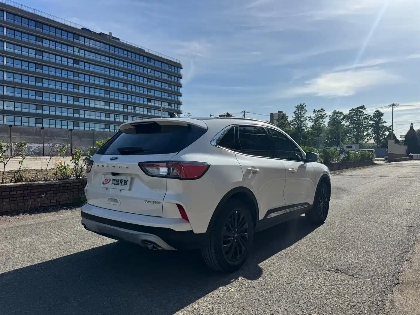 Escape 2024 EcoBoost 245 2WD Premium Edition — миниатюра 4