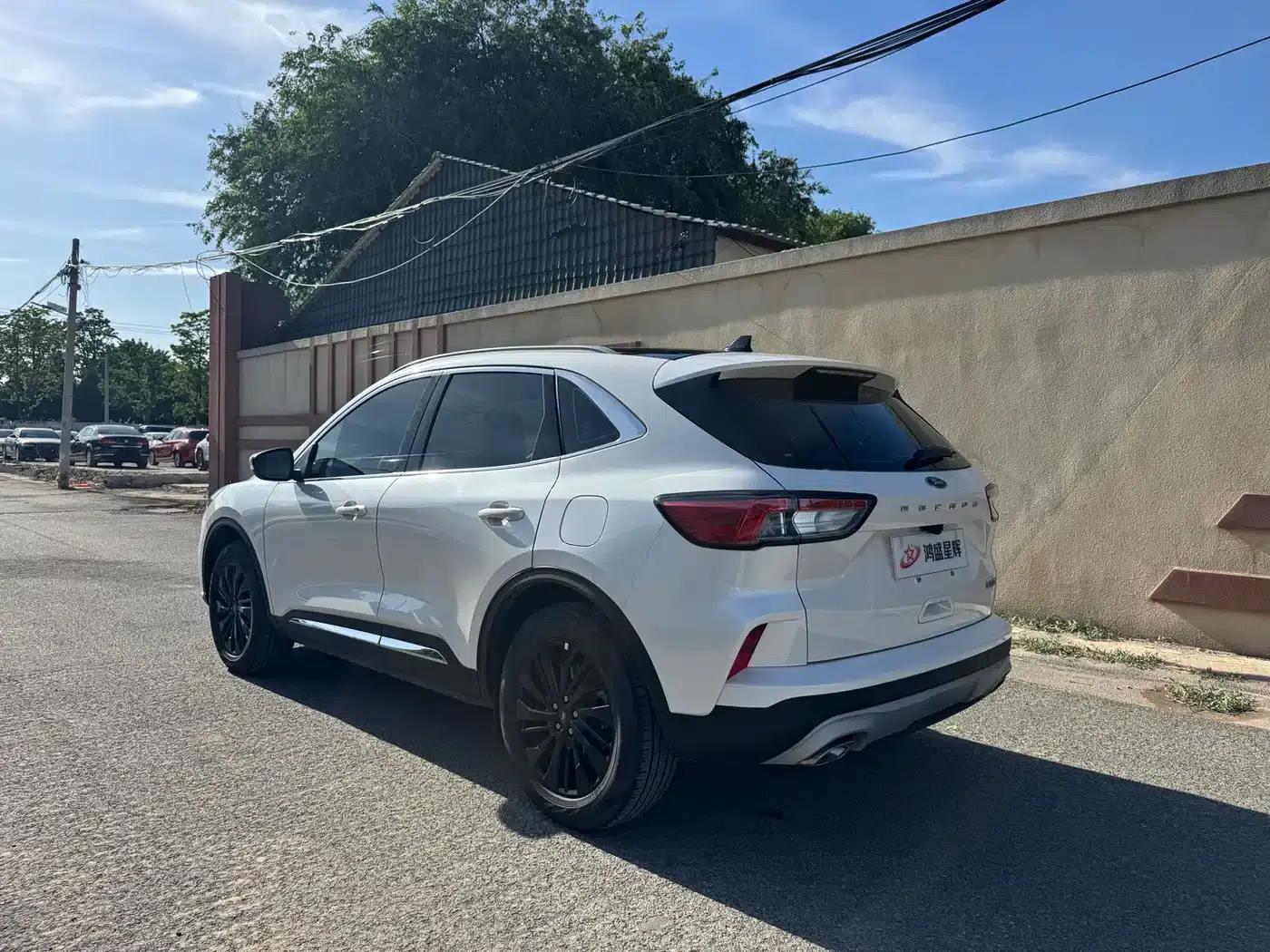Escape 2024 EcoBoost 245 2WD Premium Edition — миниатюра 6