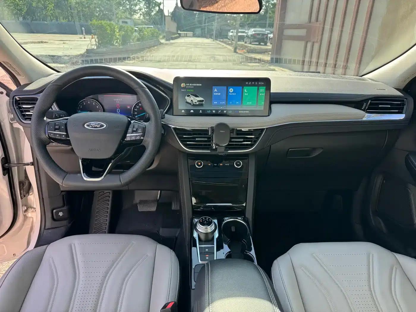 Escape 2024 EcoBoost 245 2WD Premium Edition — миниатюра 9