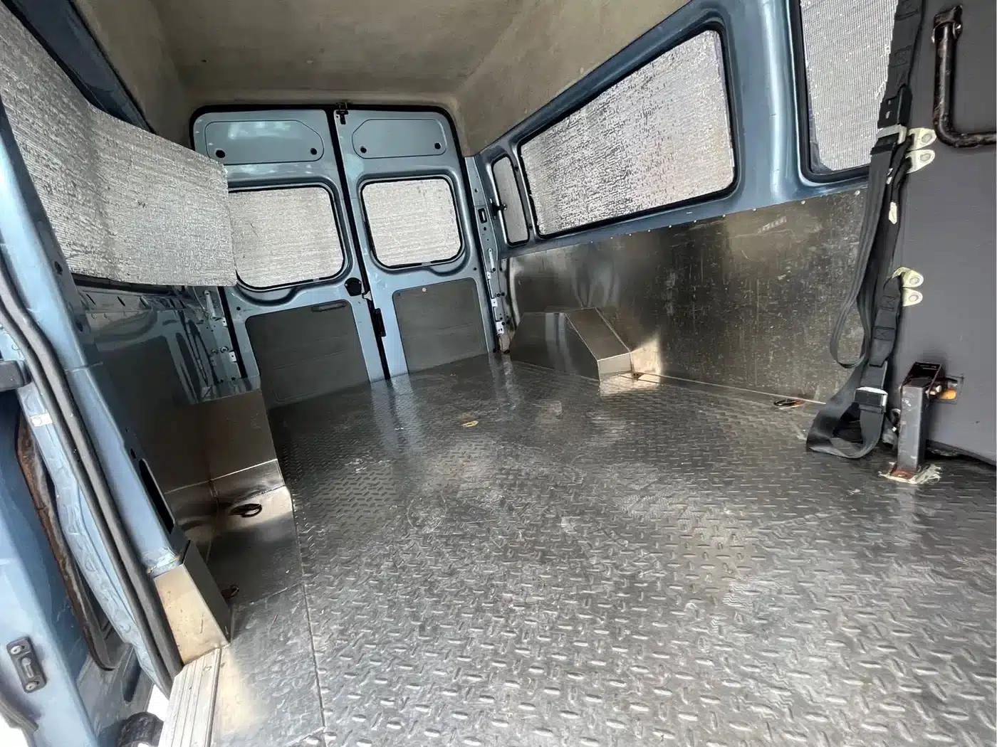 New Generation Ford Transit 2013 2.4T Luxury Long Wheelbase Mid-Roof National III Standard — миниатюра 12