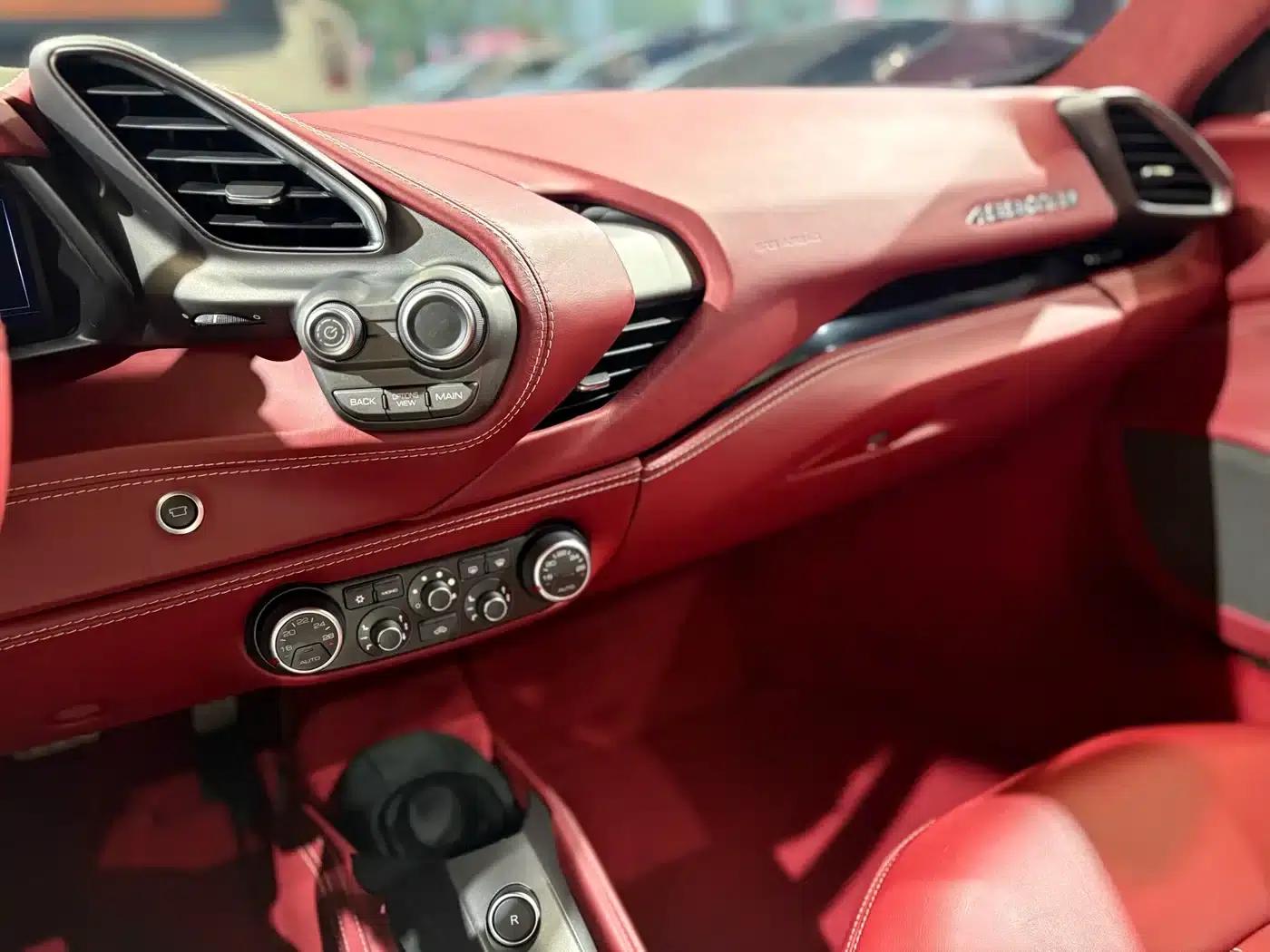 2015 Ferrari 488 GTB — миниатюра 16