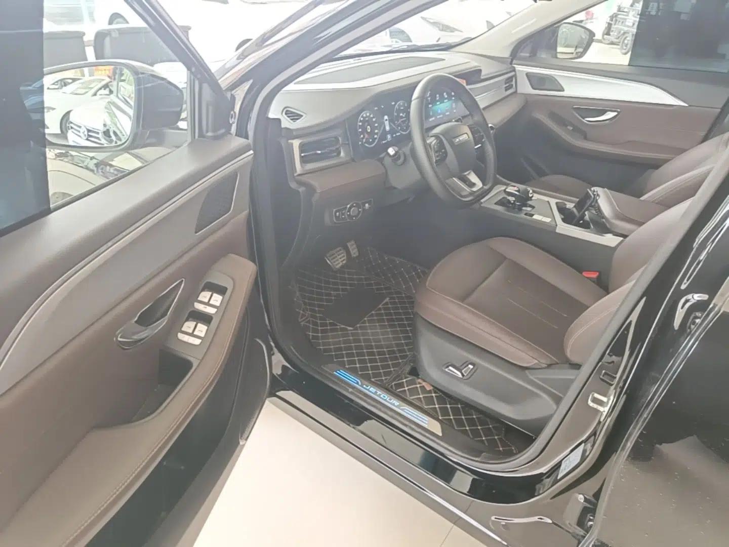 JETOUR X95 2023 1.6T DCT Era Edition 7-Seater — миниатюра 19