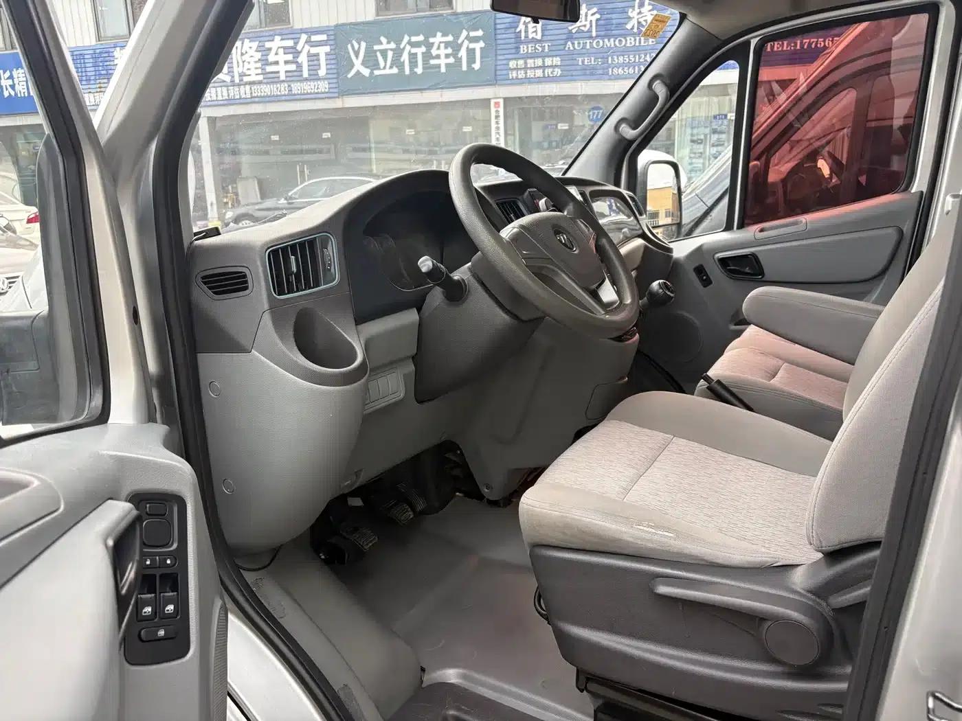 Tuano 2020 2.5T Manual Short Wheelbase Mid-Roof 5/6 Seat 4J25TC3 — миниатюра 4